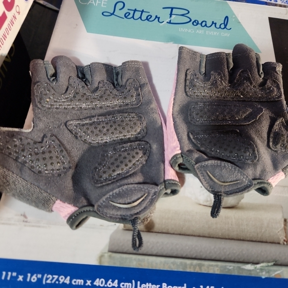 Pink and Gray Women's Fitness Gloves - Picture 4 of 4